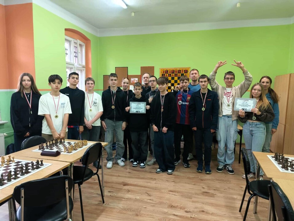 Wspólne zdjęcie wszystkich uczestników dzisiejszych zmagań szachowych