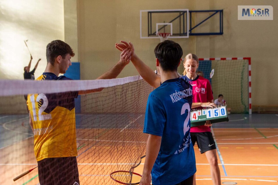 Fair play to podstawa, wzajemne podziękowanie zawodników z przeciwnych drużyn po meczu
