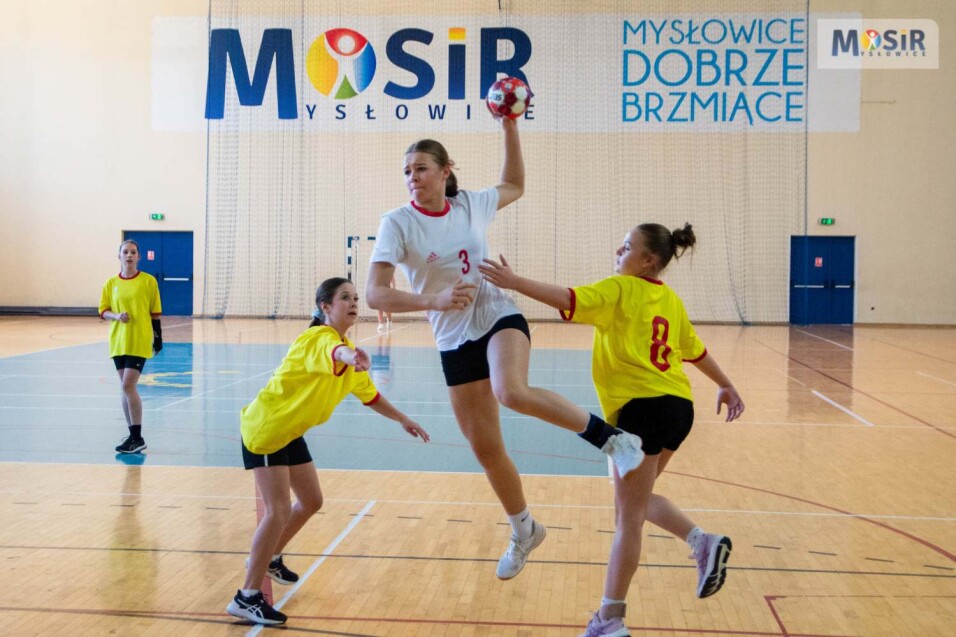 dynamiczny atak z wyskoku uczennicy siedemnastki