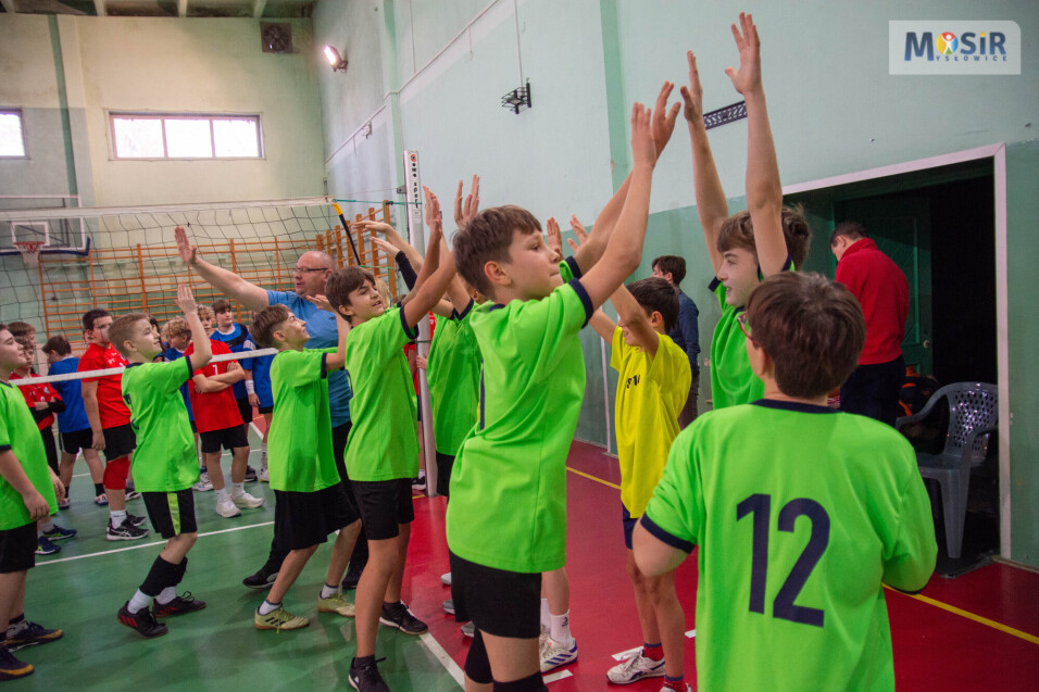 Przywitanie przed meczem.