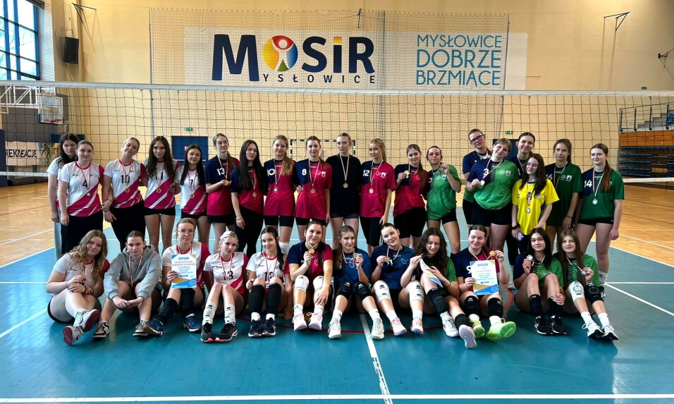 Zdjęcie wspólne wszystkich drużyn turnieju.