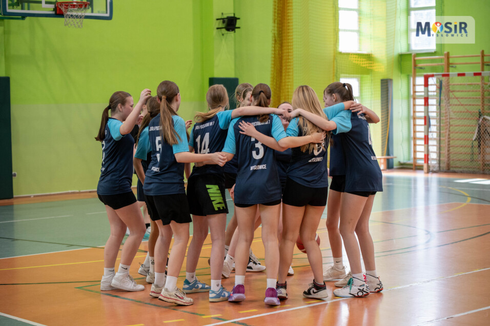 Świętowanie w&nbsp;kółku zwycięstwa w&nbsp;finałowym meczu oraz w&nbsp;całym turnieju